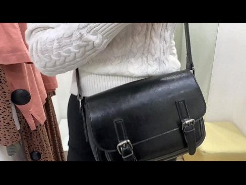 ❤️ Masturbasi umum tina jalang ngora FeralBerry sareng dildo di kamar pas ❤️❌ video porno di urang